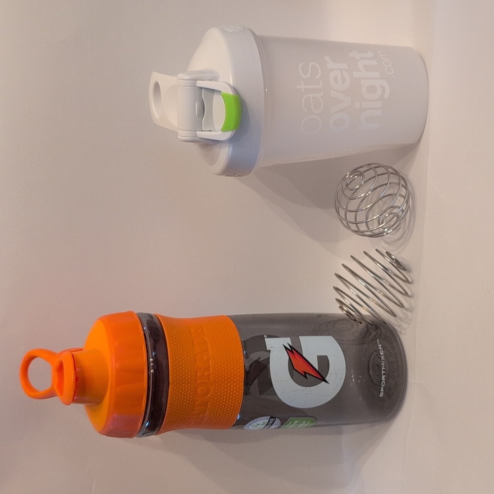 Set Of 2 Blender Bottles (Gatorade & Overnight Oats) With Blender Balls